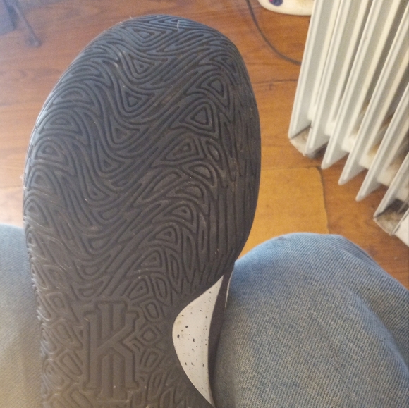 Nice only worn once and didn't fit was wrong size for me - Picture 4 of 8